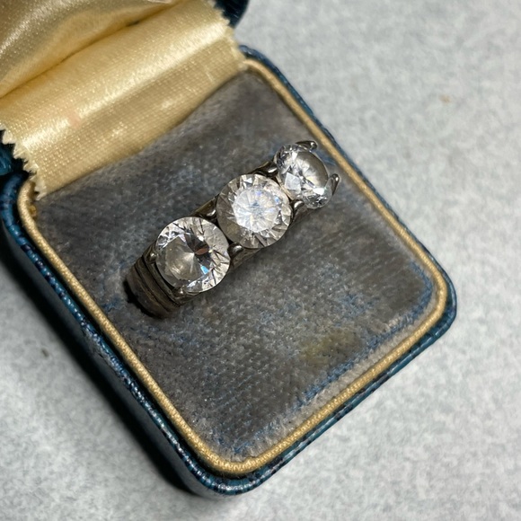 2.53 Carat Tw quartz or better sterling silver triple stone size 7 ring. - Picture 2 of 16